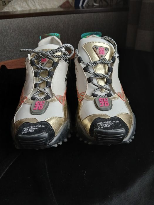 Кроссовки женские