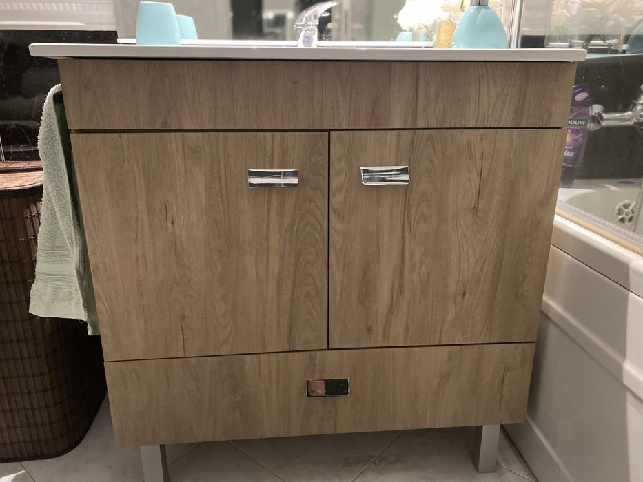 Móvel de casa de banho wc com lavatório e espelho