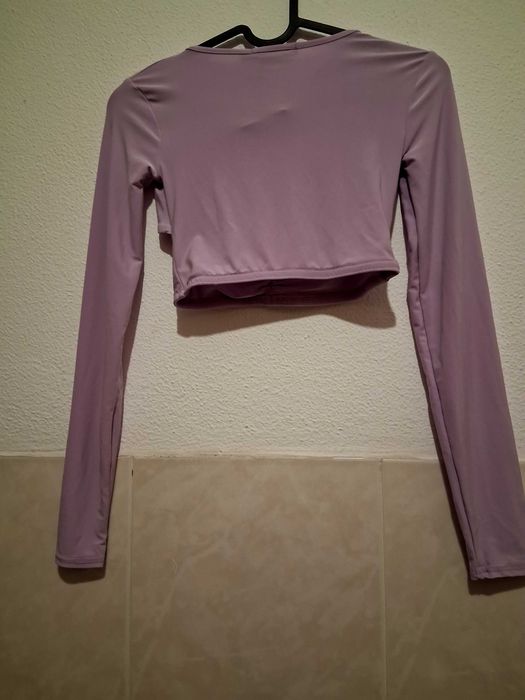 Calça H&M,com camisola Prettylittlething.