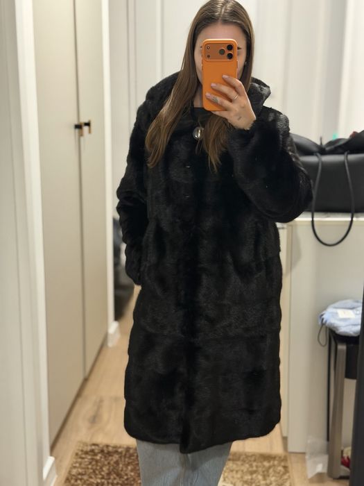 Норкова шуба з капюшоном