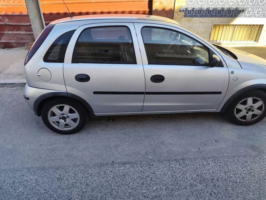 Opel Corsa 1.3 a gasóleo, ano 2005,