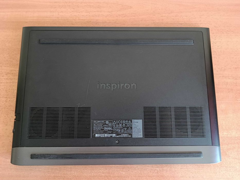 Dell Inspiron 7577(16GB+GTX 1060 6GB+i5-7300HQ+SSD+HDD)