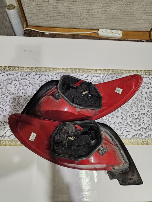 Задні фари Peugeot 206 дорестайлінг та рестайлінг