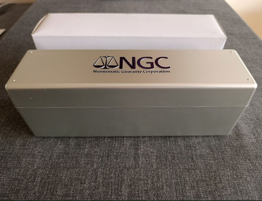 Pudełko NGC oraz PCGS Gold na 20 miejsc