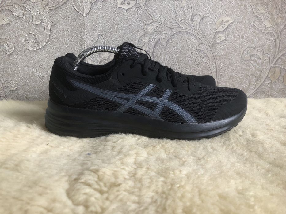 Оригінал, нові! Кросівки Asics для бігу, волейболу 41,5 41 40,5 40