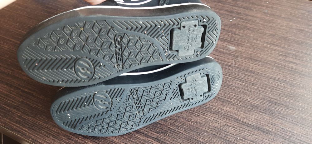 Кроссовки на роликах hellys 34 размер