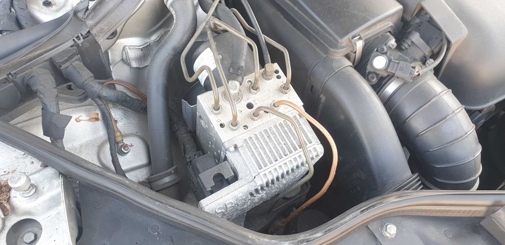 Mercedes w 211 OM647 2,7 cdi wszystkie części Silnik blacha środek