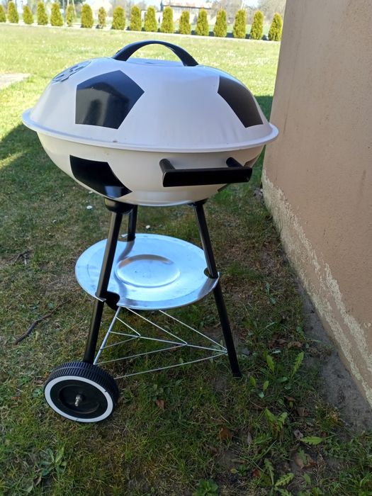 Grill węglowy piłka