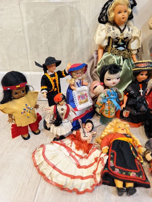 Ляльки  кукли в національному одязі