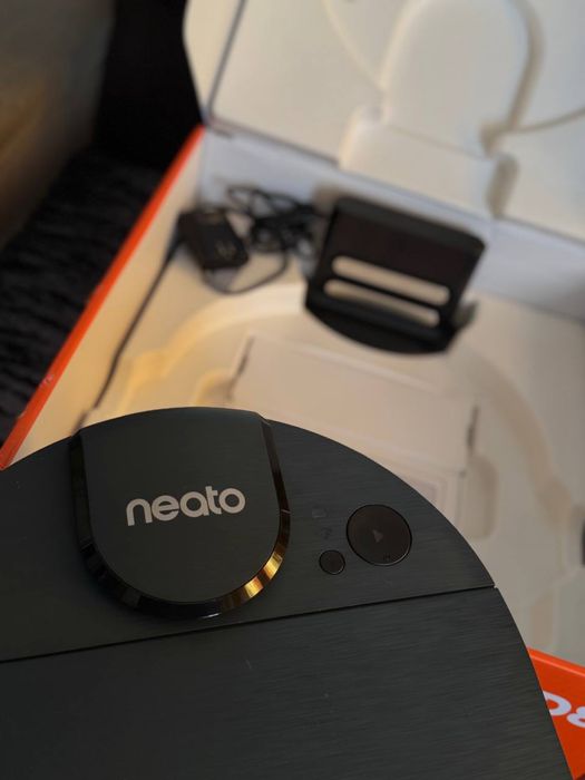 Робот пылесос Neato D8