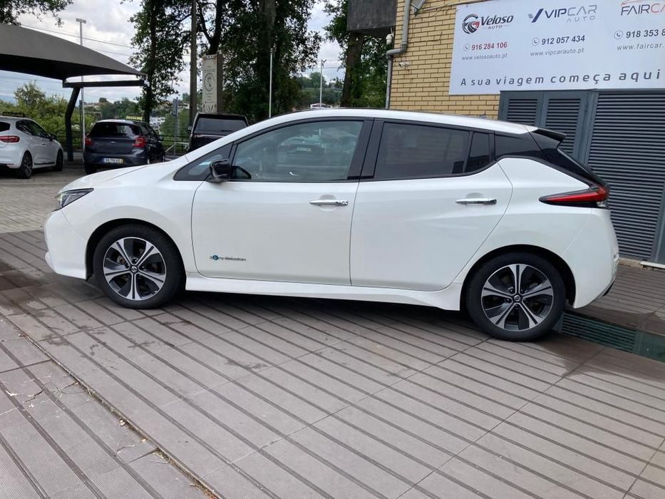Nissan Leaf N-Connecta Two Tone