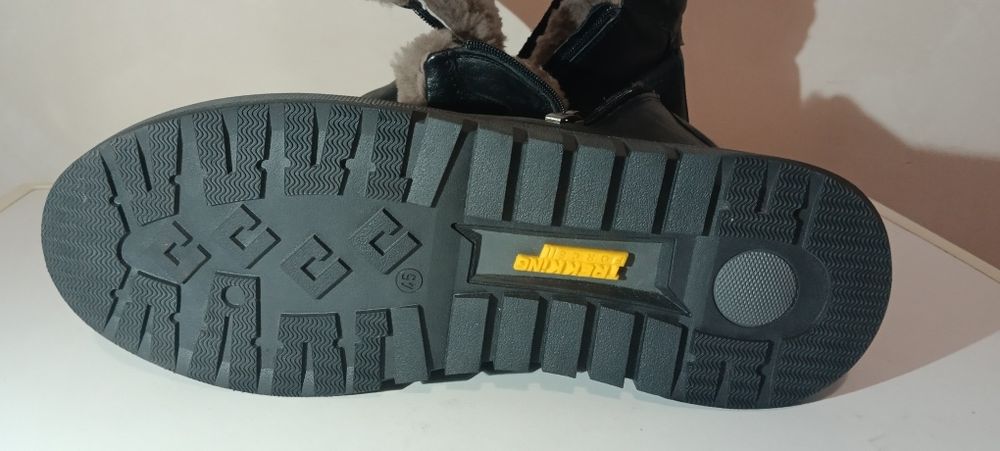 Зимові шкіряні черевики розмір 45 бренд corvetto.вартість 2750₴