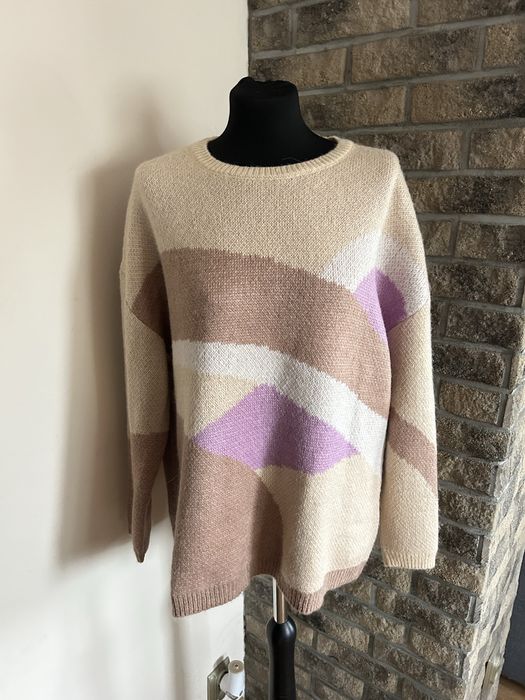 Beżowy gruby sweter rozmiar M/L geometryczny wzór