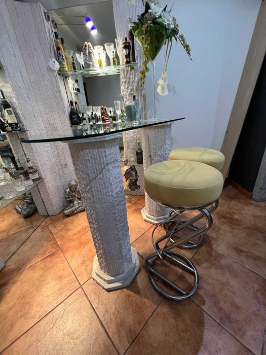 Bar de canto em pedra