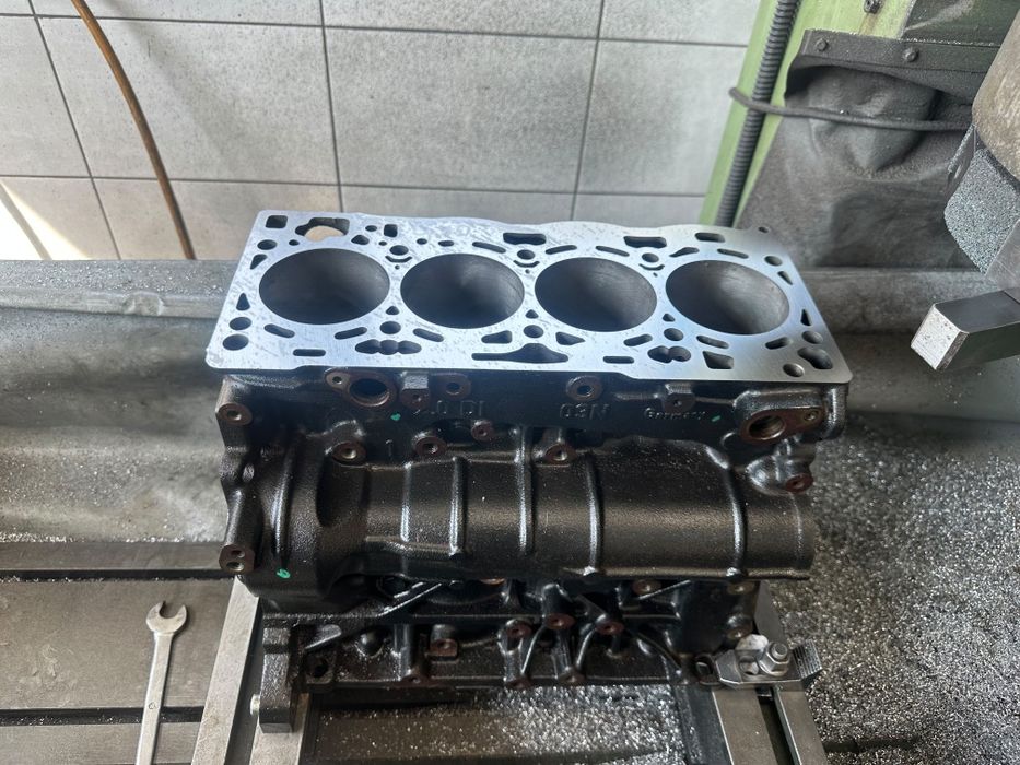 Blok silnika 4 tłoki Vw Audi 2,0 tdi CRB CRL CUN honowany planowany