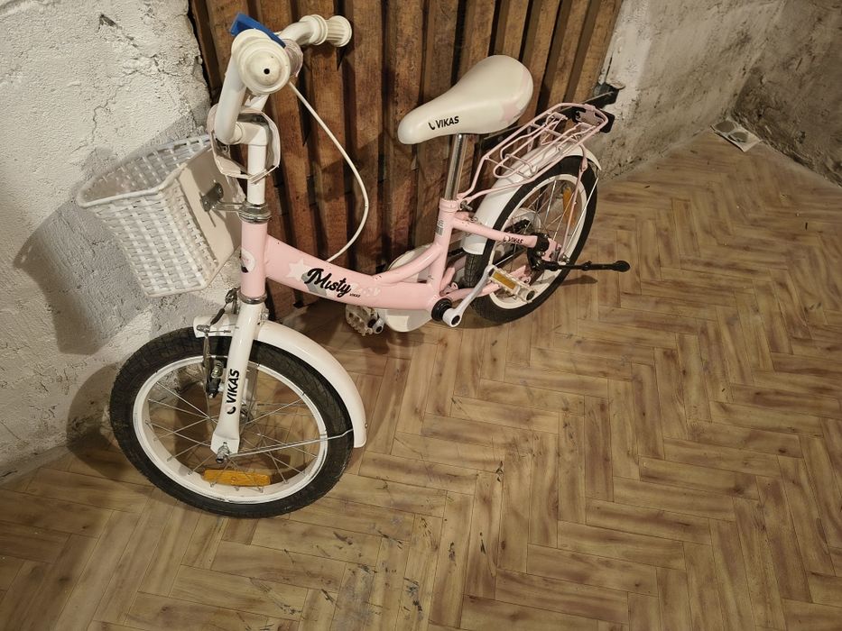 Rower dziecięcy z dodatkowymi kółkami