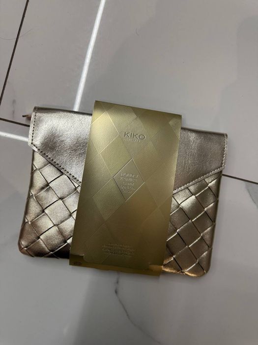 Косметичка золота від Kiko. Подарунковий набір патчів у косметичці