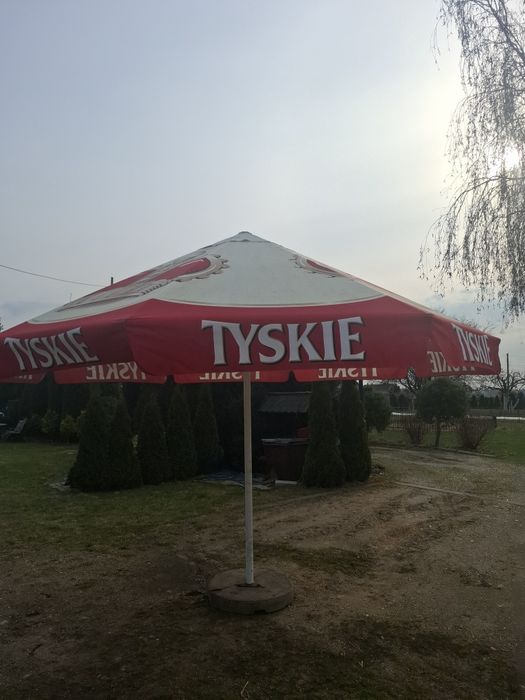 Parasol Tyskie gastronomiczny ogrodowy. Dzialka