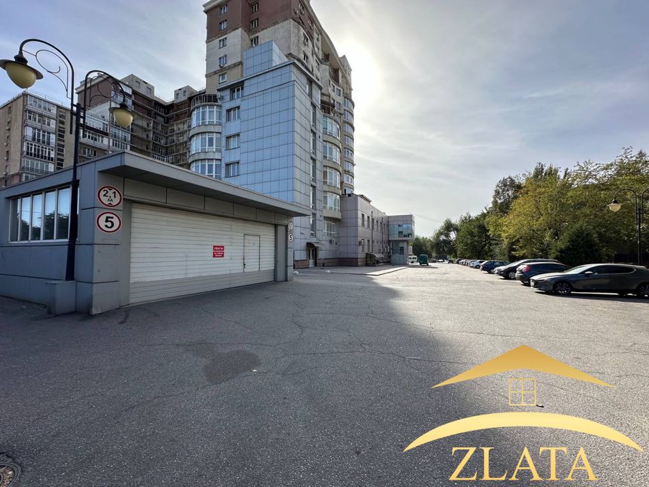 Продаж парковачного місця в закритому підземному паркінгу