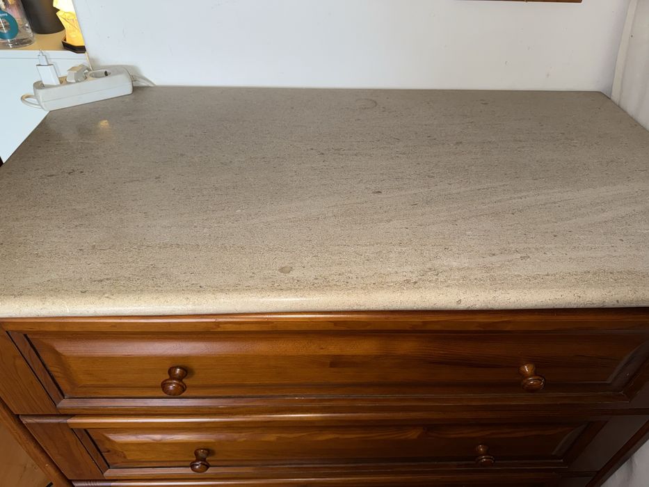 Comoda madeira e pedra