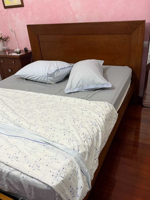 Cama de madeira + Estrado