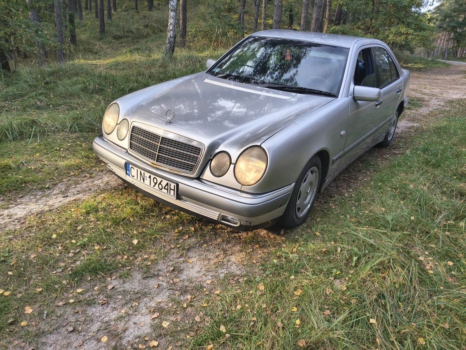 Mercedes-Benz e220D 1996r