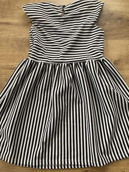 Sukienka galowa, elegancka na 134 dla dziewczynki