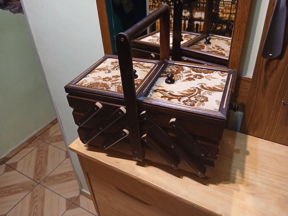 Niciarka drewniana klasyczna z 5 przegródkami PRL vintage