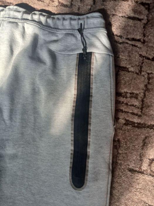 Сірі спортивні штани nike tech fleece