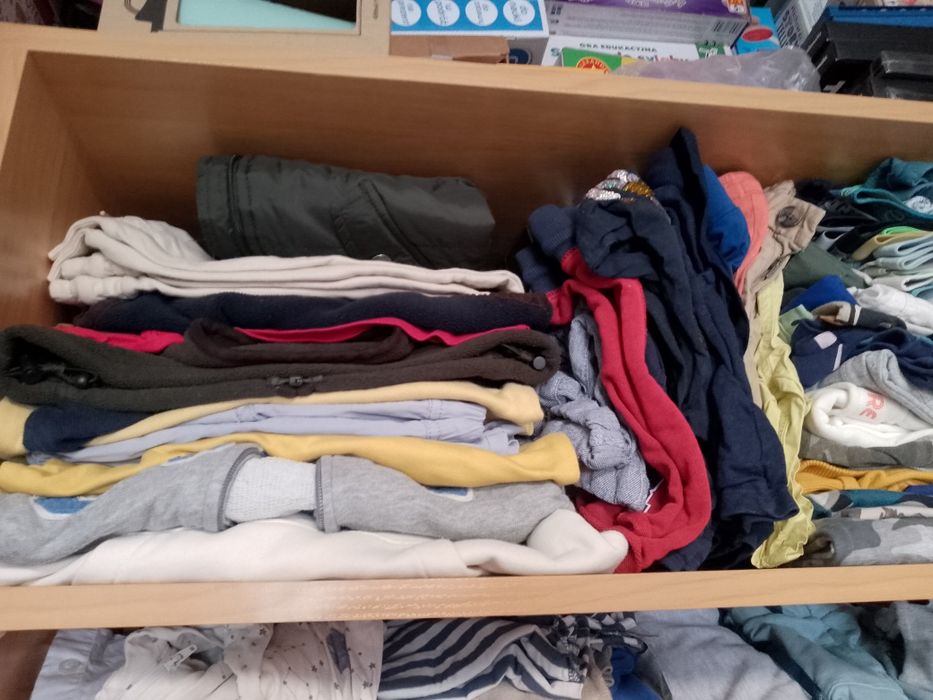 Duża paczka ubrań chłopiec 86 do 104 cm kurtki bluzy bezrękawniki