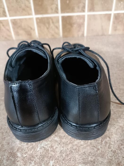 Sprzedam pantofle lakierki