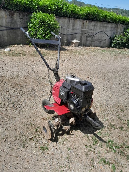 Motoenxada para desocupar,  a trabalhar normalmente.