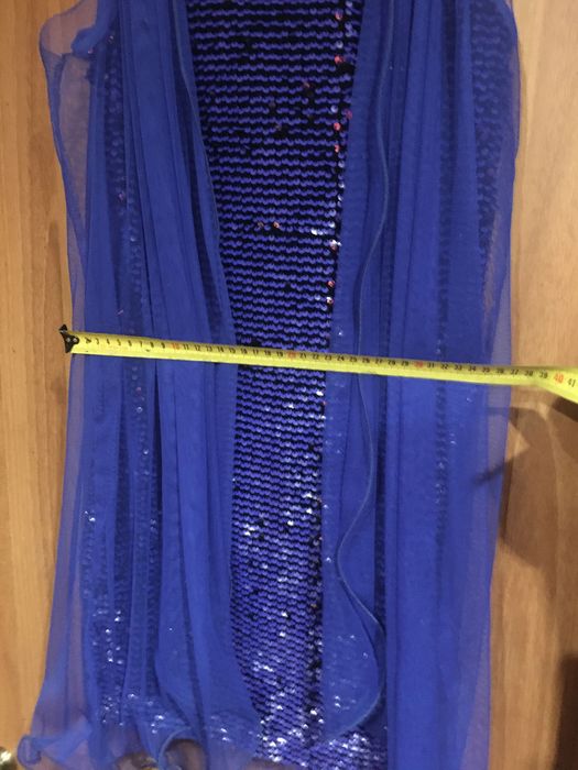 Продам платье синее с паетками и шлейфом для девочки