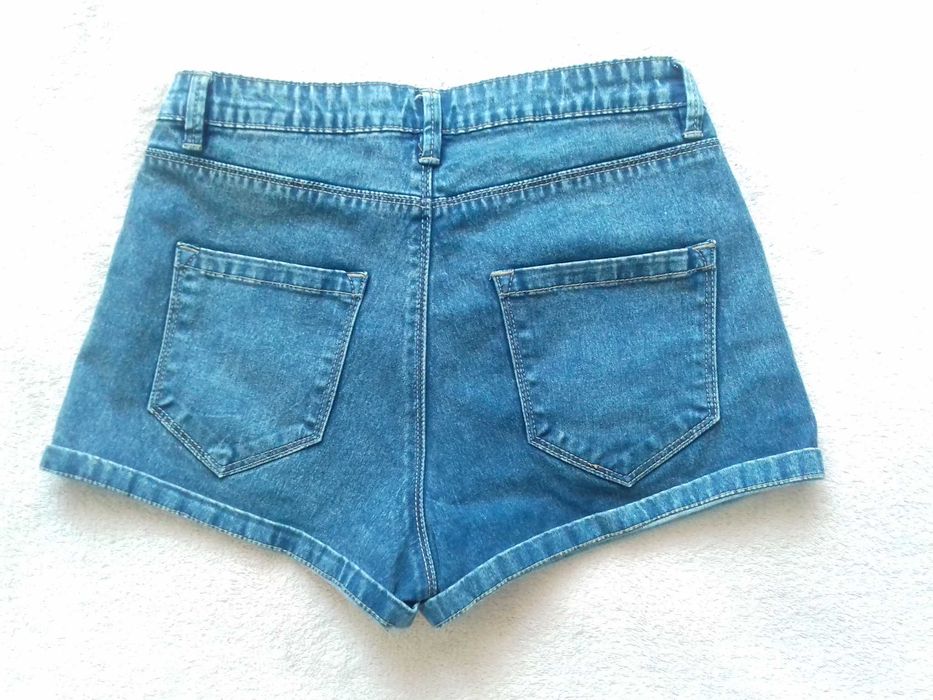 Jasne jeansowe spodenki Sinsay