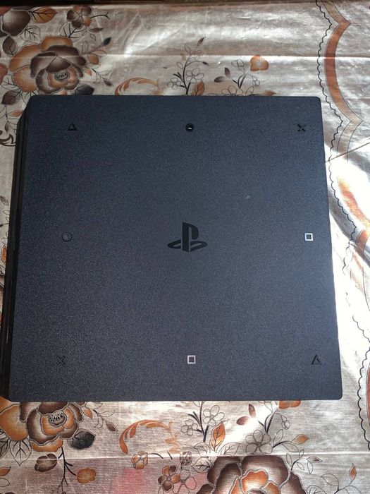 Sony PlayStation 4 Pro 1TB — СТАН, ЯКИЙ ВРАЖАЄ