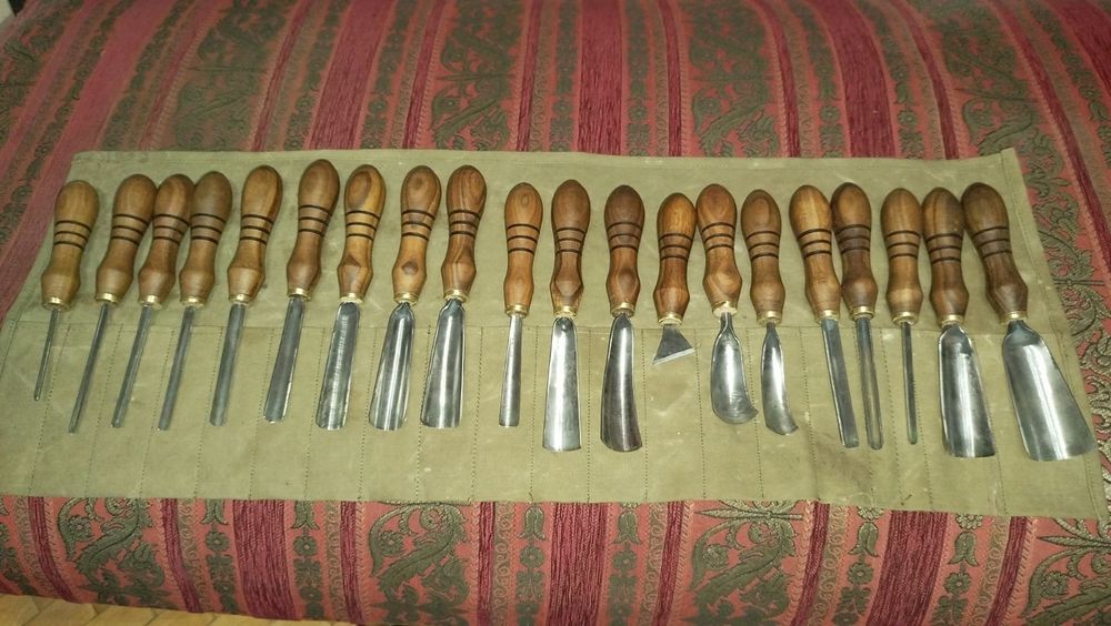 Стамески, різці по дереву, дерев'яні ручки.