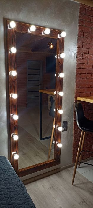 1к. квартира студія-люкс подобово Миколаїв центр міста .Вільна