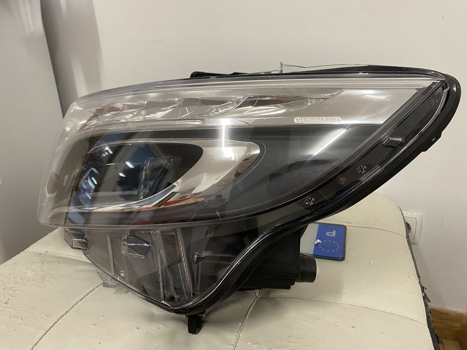 Farol frente mercedes W447