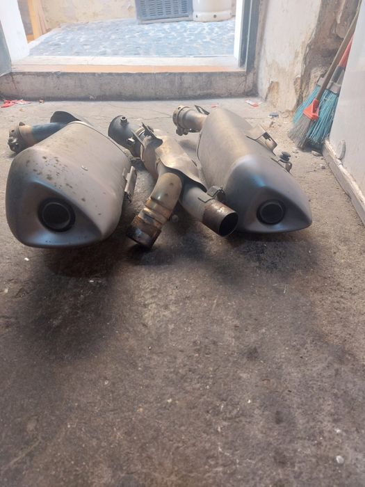 Vendo escapes de origem de r1 de 2010