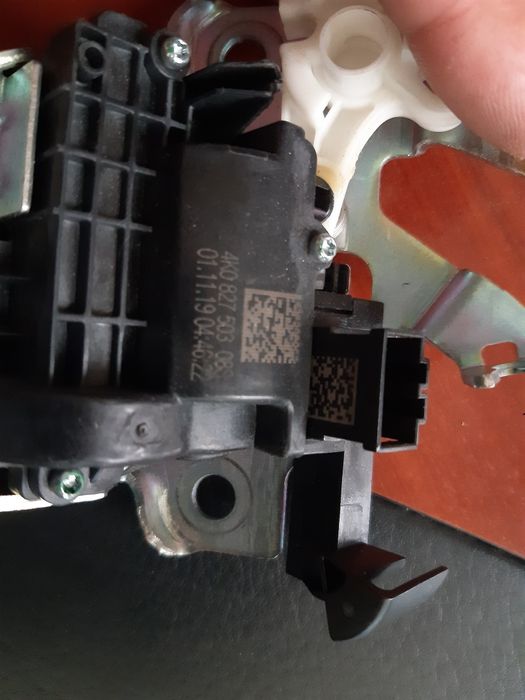 Замок кришки багажника Audi A6C8