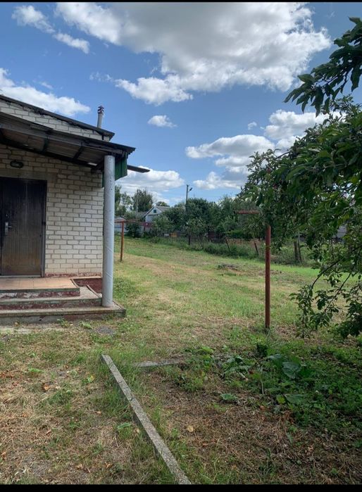 Кошманівка. Продаж окремого, добротного будинку з комунікаціями.