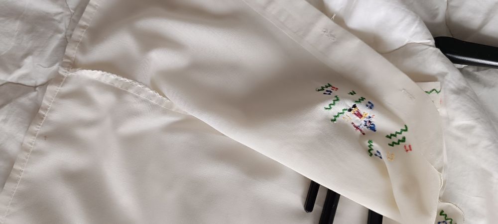 Camisa de criança com bordado da Madeira