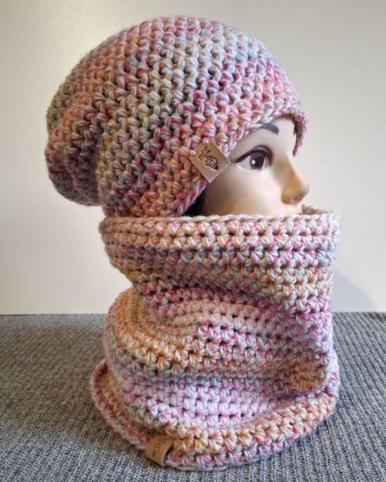 Pastelowy zestaw czapka smerfetka z kominem handmade na szydełku