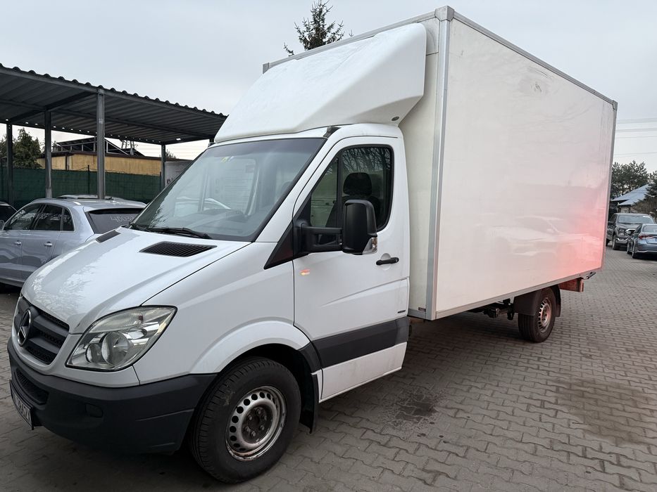 Wynajem Najem Mercedes Sprinter kontener 8 palet bus