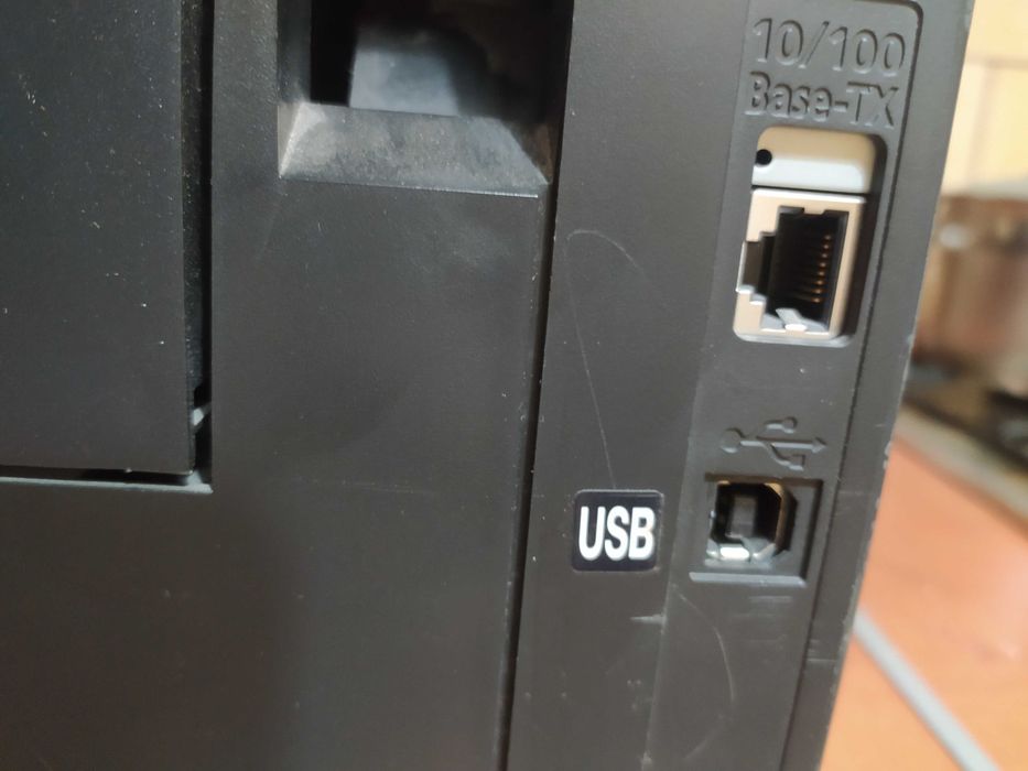 Laserowe urządzenie wielofunkcyjne, drukarka i skaner.