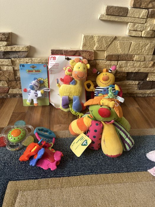 Игрушки детские на коляску Mothercare