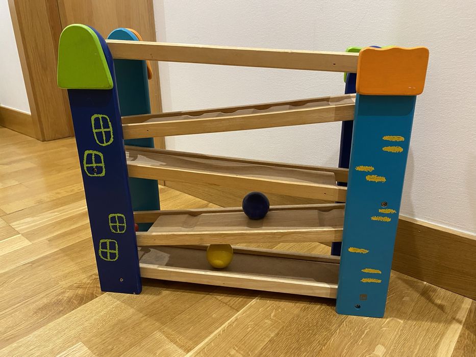 Brinquedo de madeira - pista de bolas