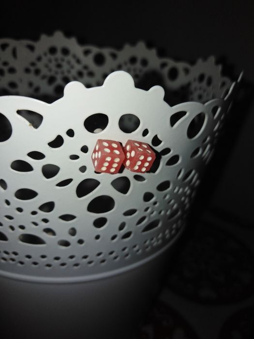 Kolczyki wkręty, kostki