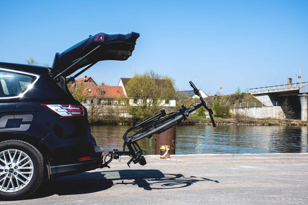 bagażnik rowerowy XLC Azura Xtra LED VC-C10 składany uchylny e-bike