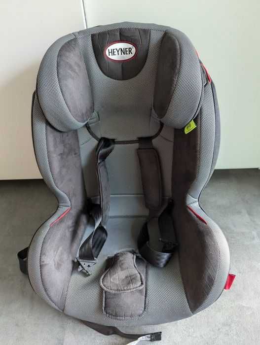 Автокрісло ISOFIX HEYNER MultiFix ERGO 3D Pantera Black (786 110)